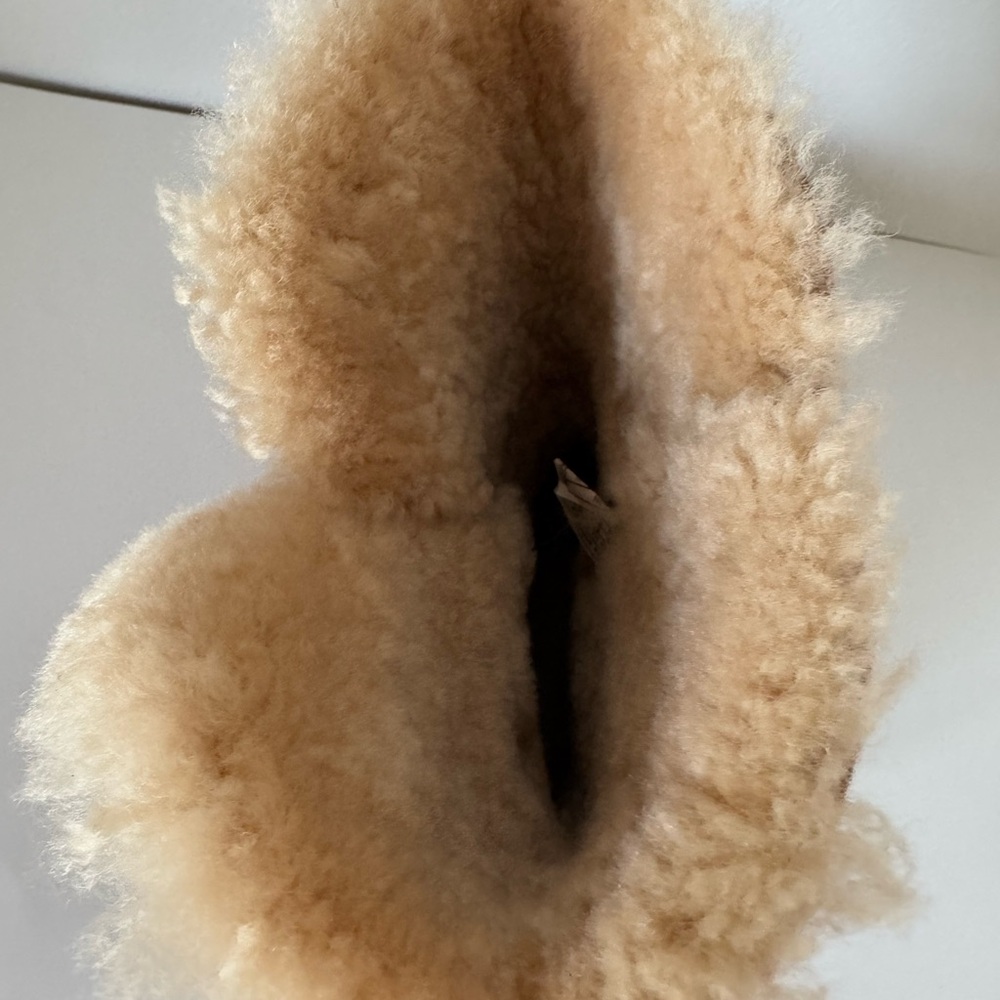 Ugg- Bailey Button - image 5